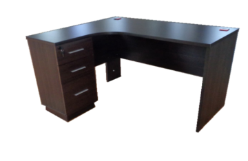 Escritorio con repisa